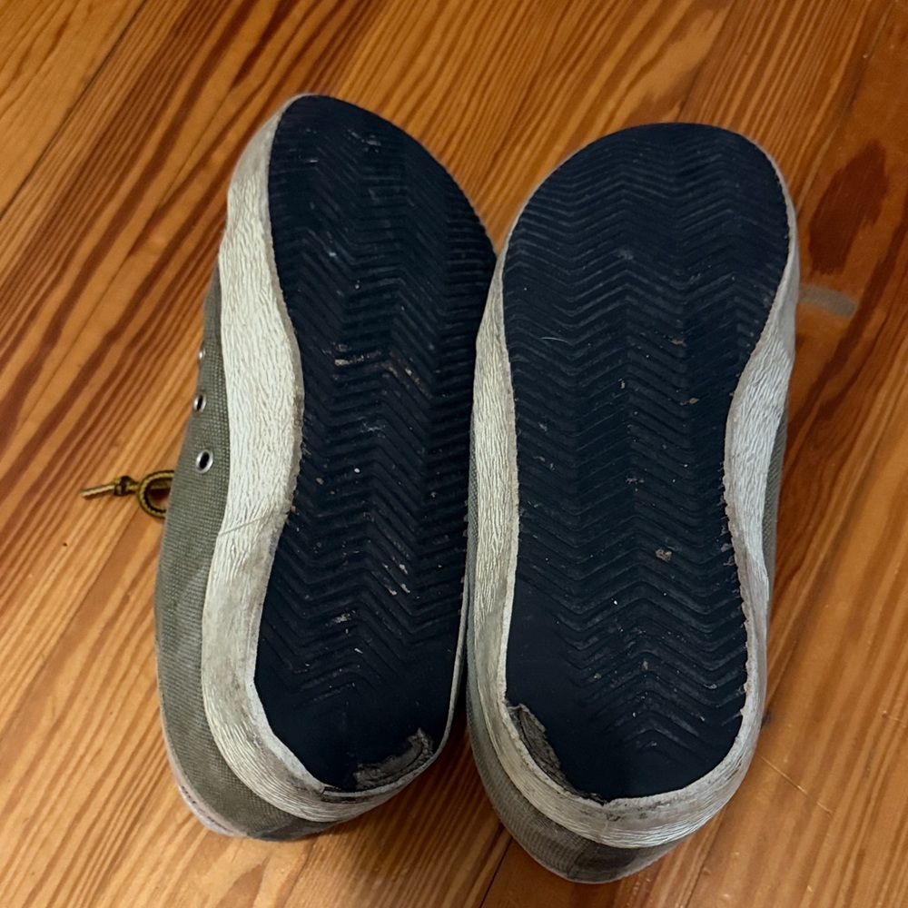 Golden Goose Olive Canvas Low-Top Sneakers with Black Star and Yellow Laces - Picture 4 of 6